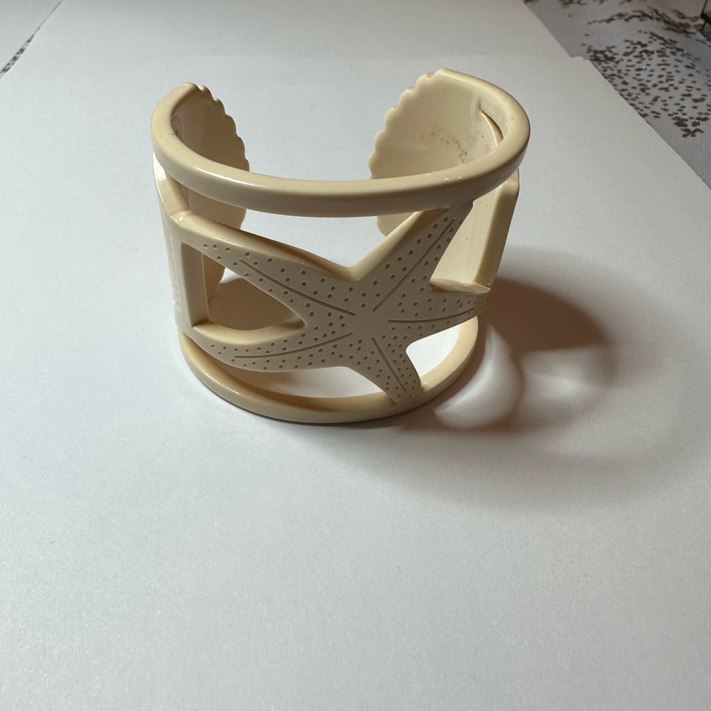 Cream Starfish Hair Cuff
